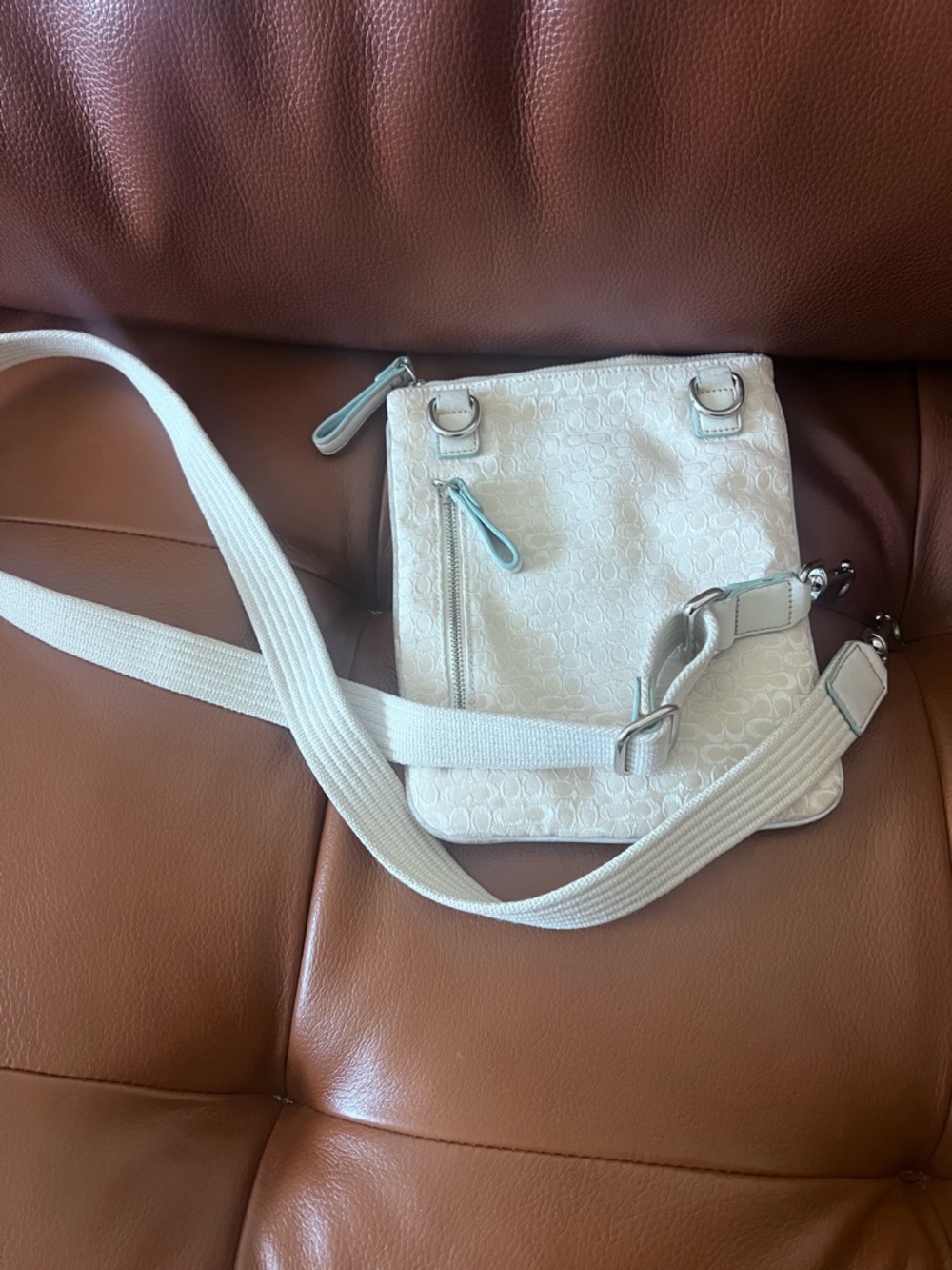 Coach mini c- RARE Floral Bee Embroidered Crossbody Bag - Picture 3 of 12